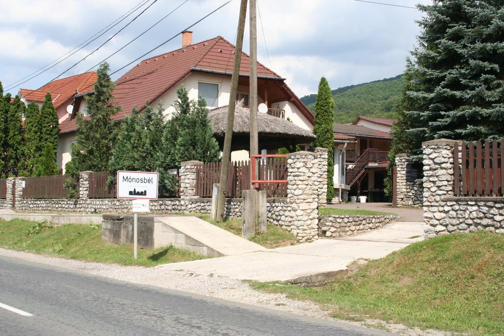 Horváth Vendégház Monosbel Exterior foto
